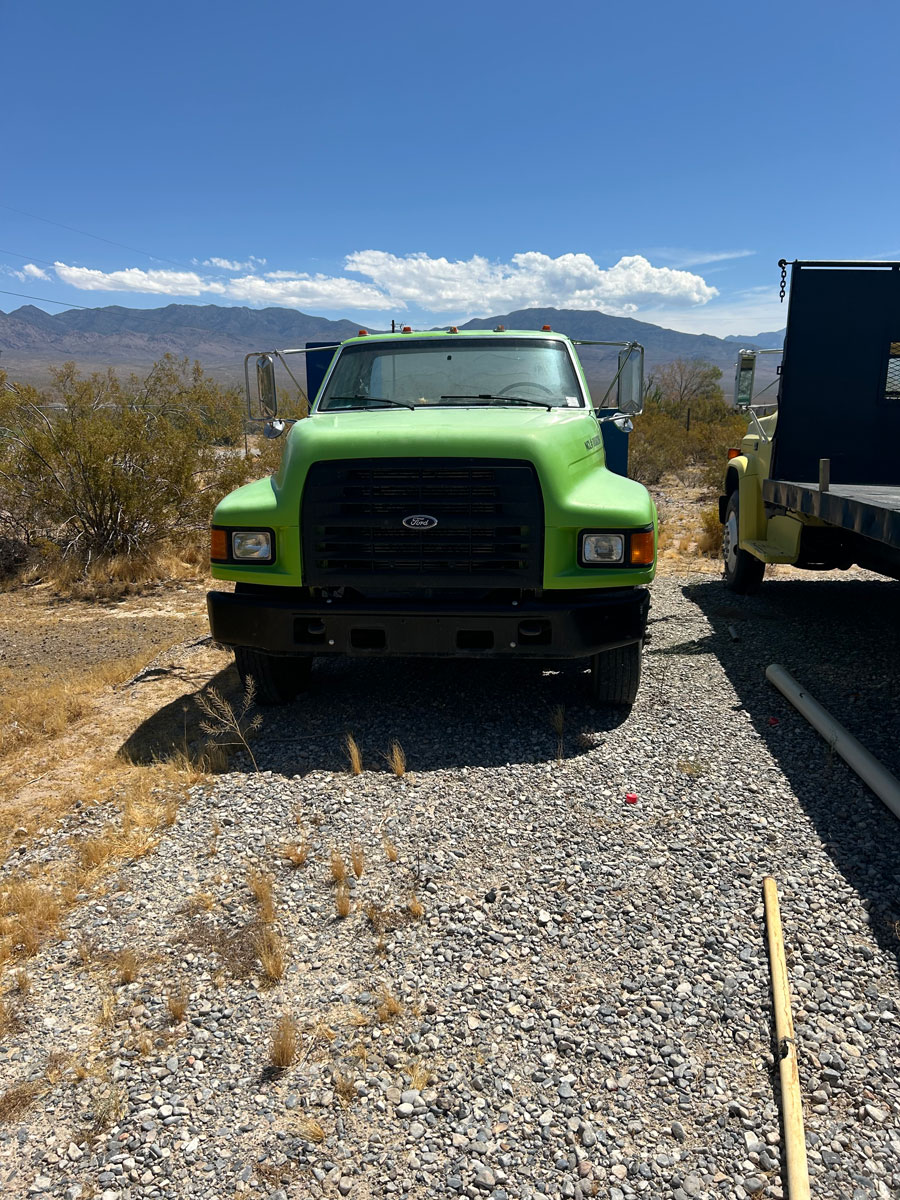 1998 Ford F-800 Service Truck